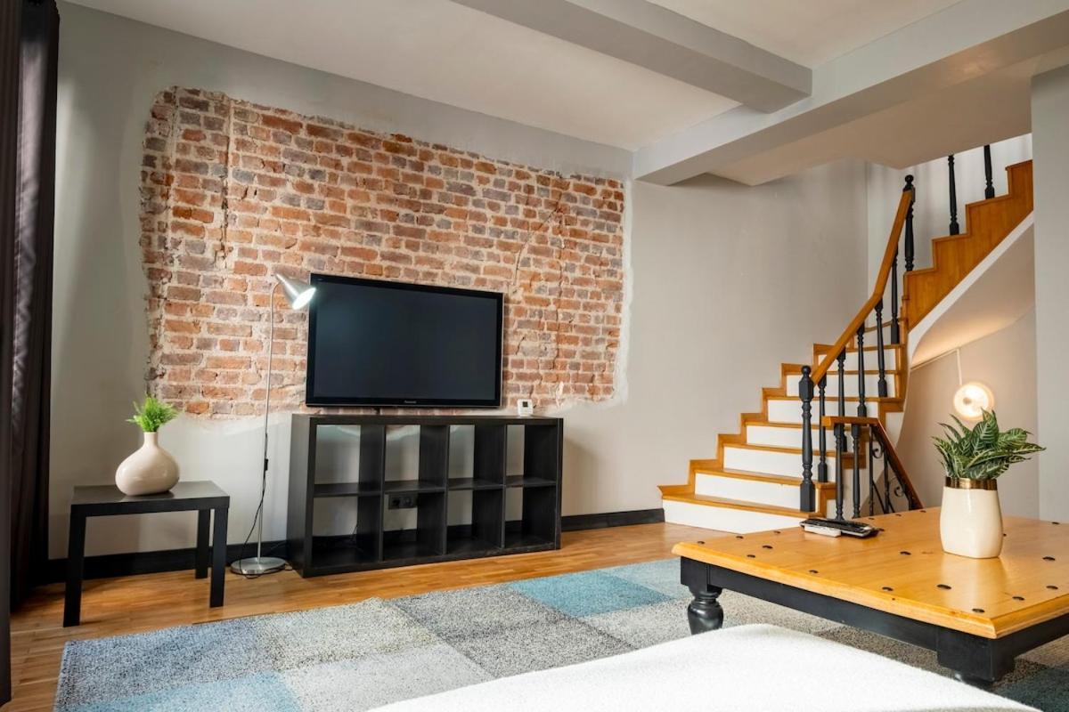 Spacious Fourplex Detached Daire *
