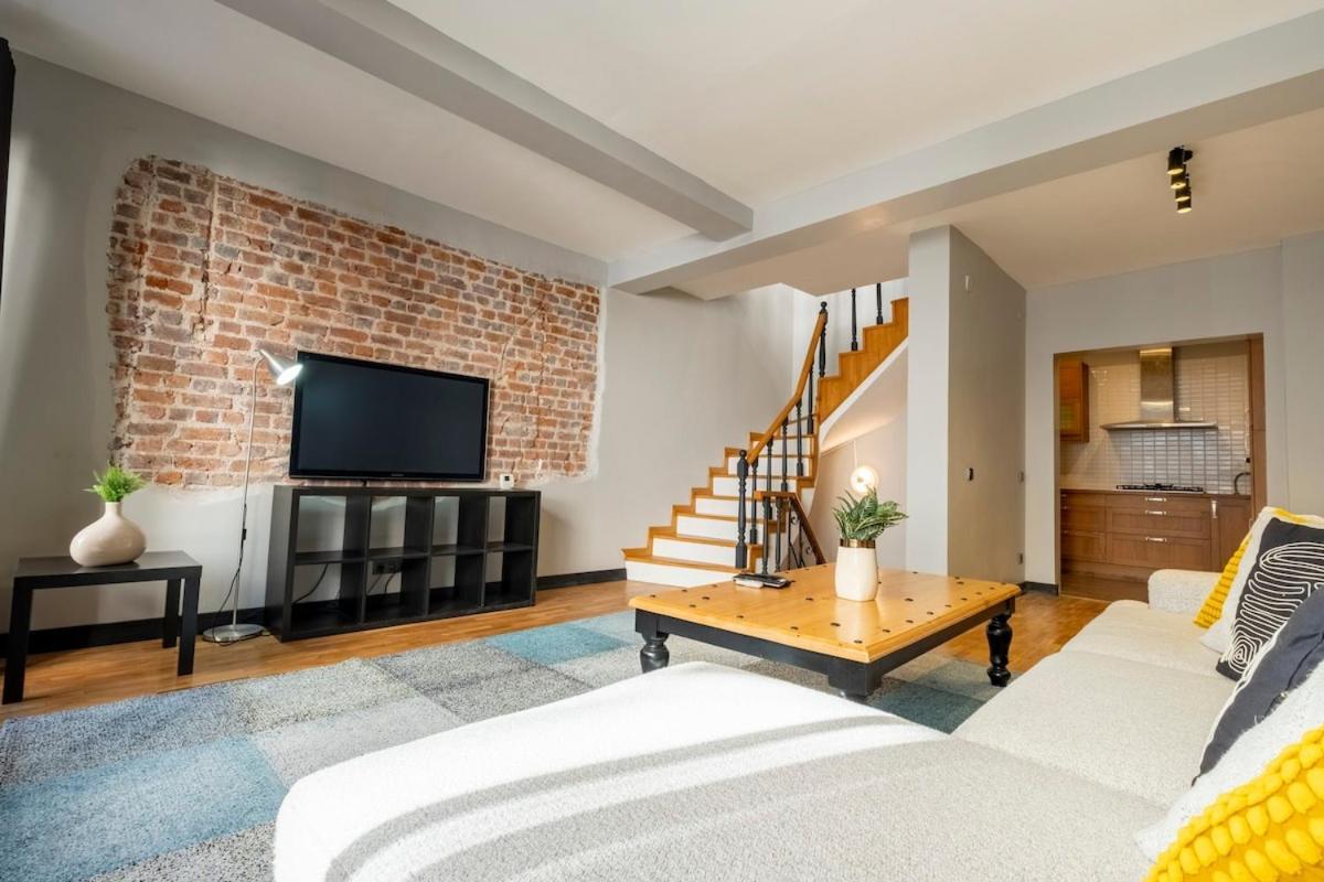 Spacious Fourplex Detached *