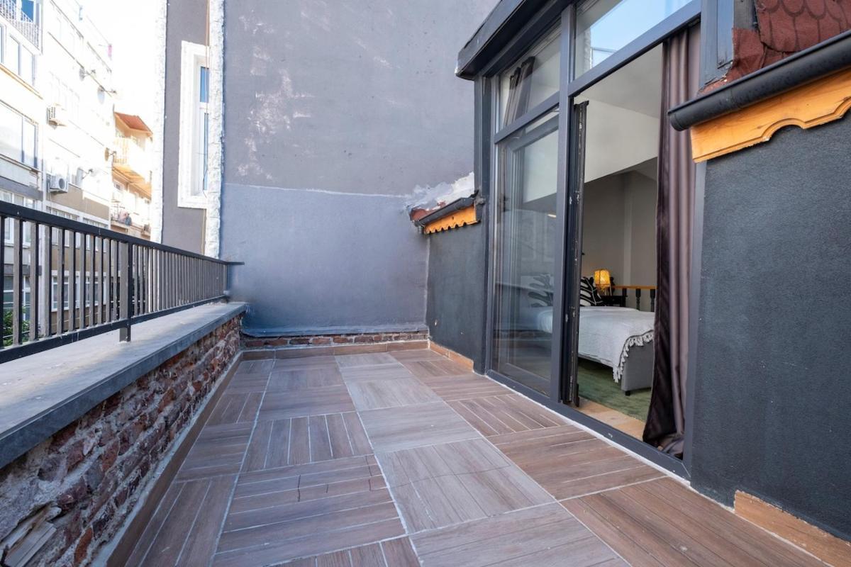 Spacious Fourplex Detached Daire
